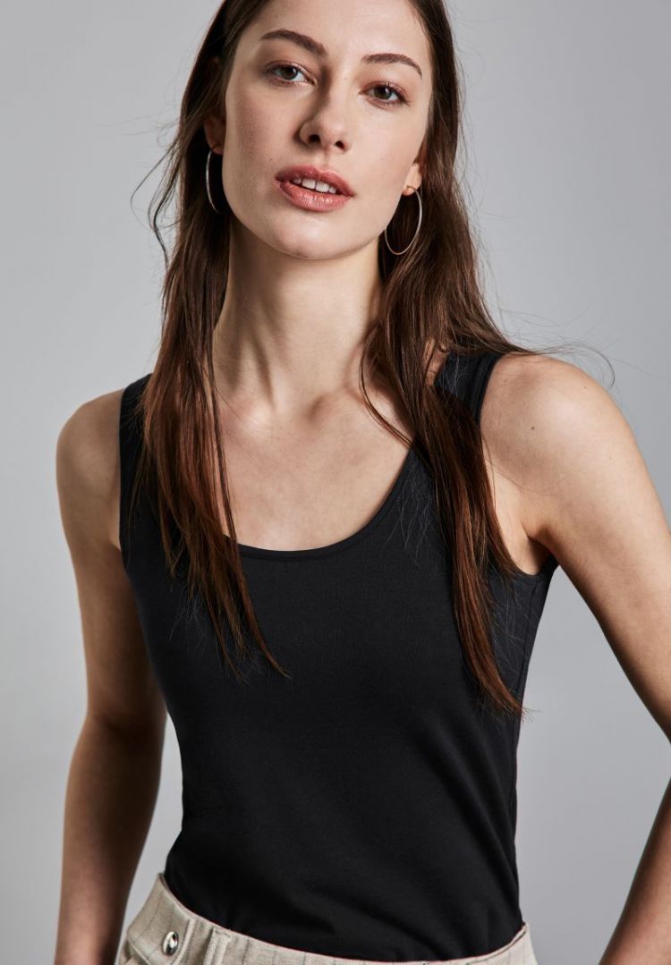  10001 Black