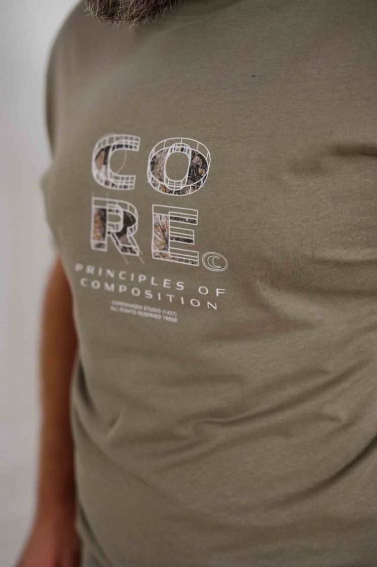 JCOSTANCE FRONT TEXT TEE SS CR 176725 Vetiver
