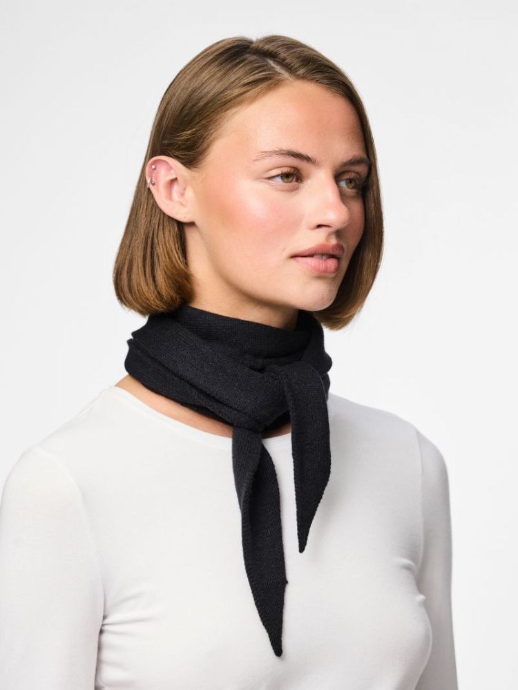 PCKOMMA TRIANGLE SCARF NOOS BC 179276 Black