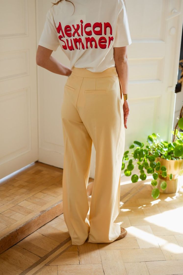  BUTTER YELLOW