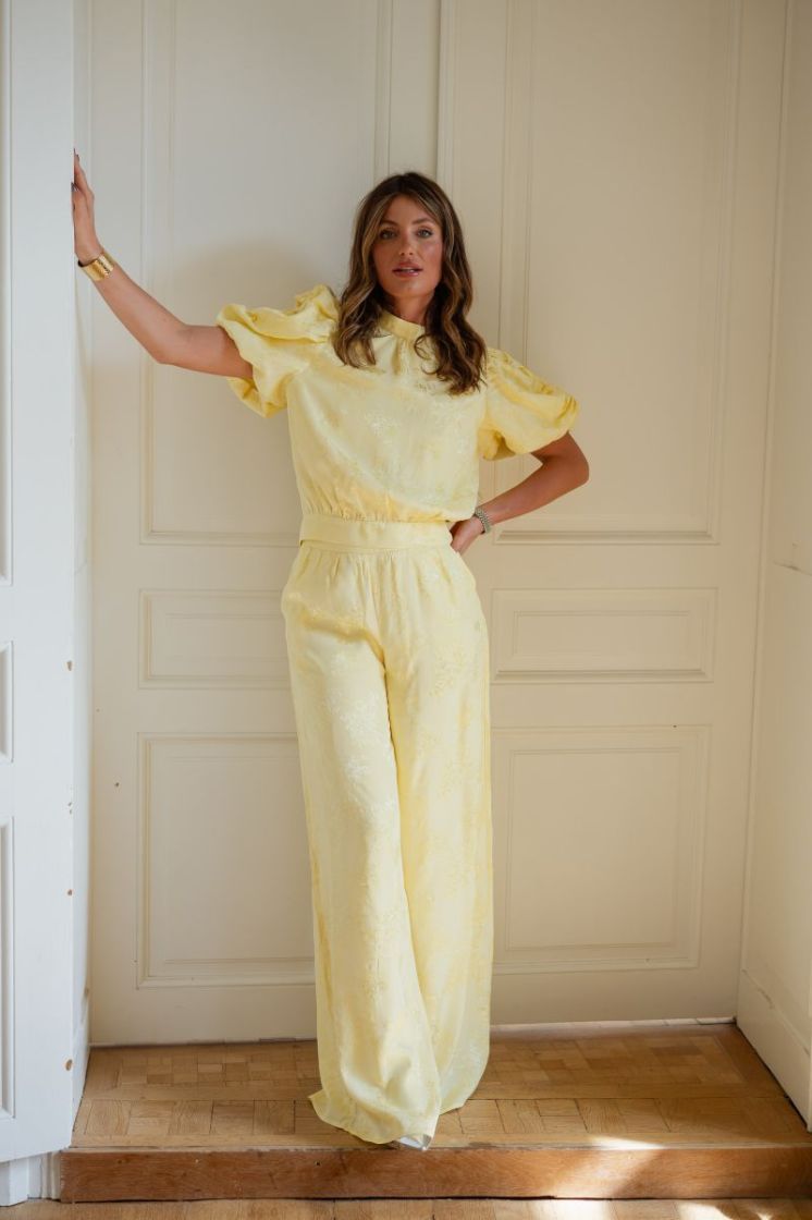  LIGHT YELLOW
