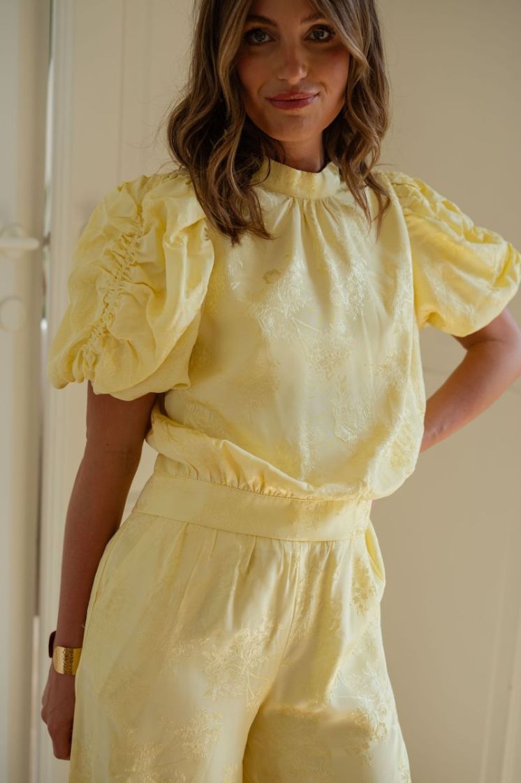  LIGHT YELLOW