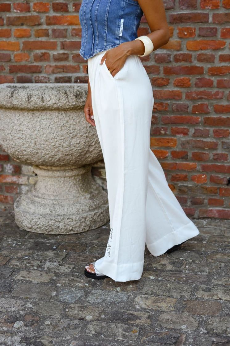  SOFT WHITE