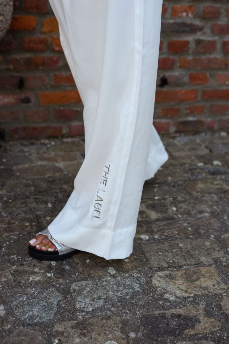  SOFT WHITE