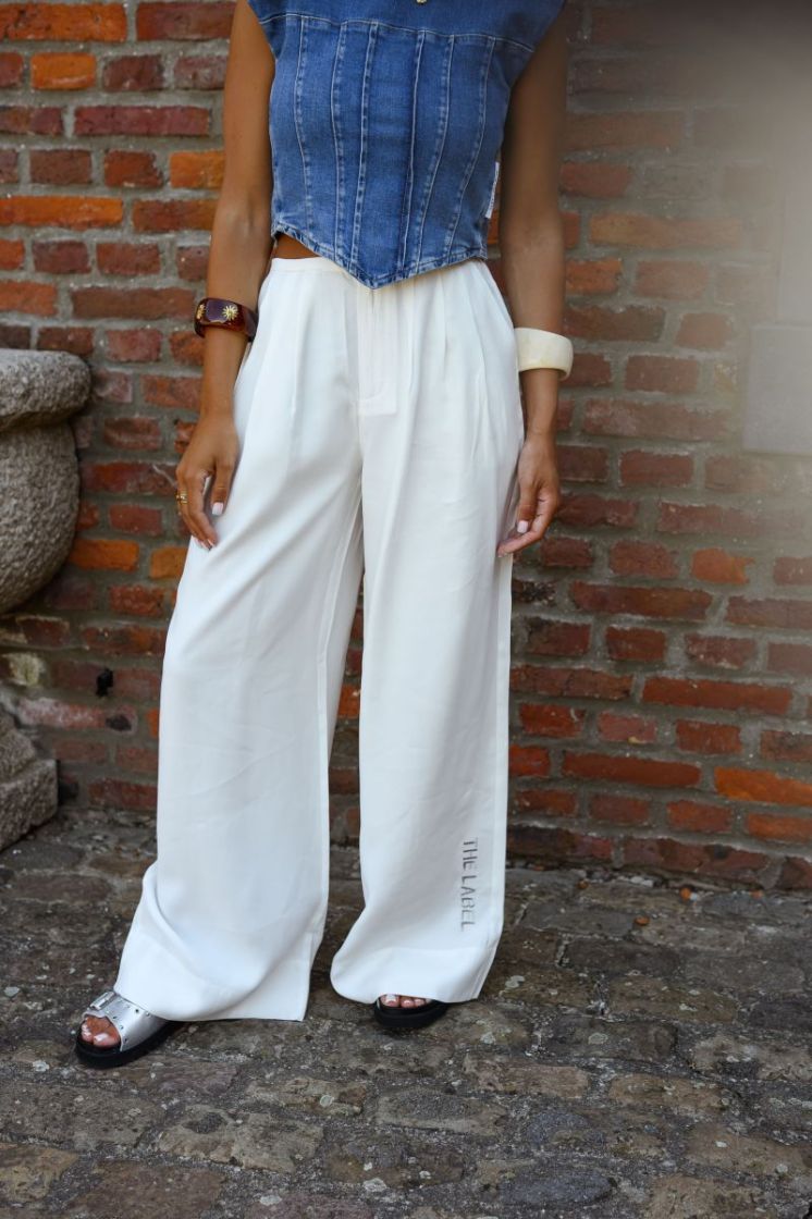  SOFT WHITE