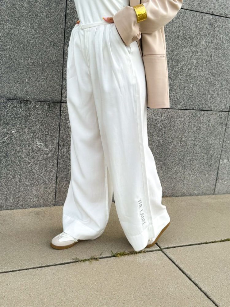  SOFT WHITE
