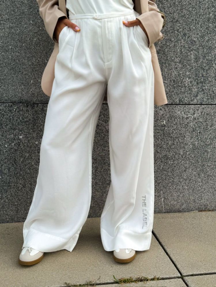  SOFT WHITE