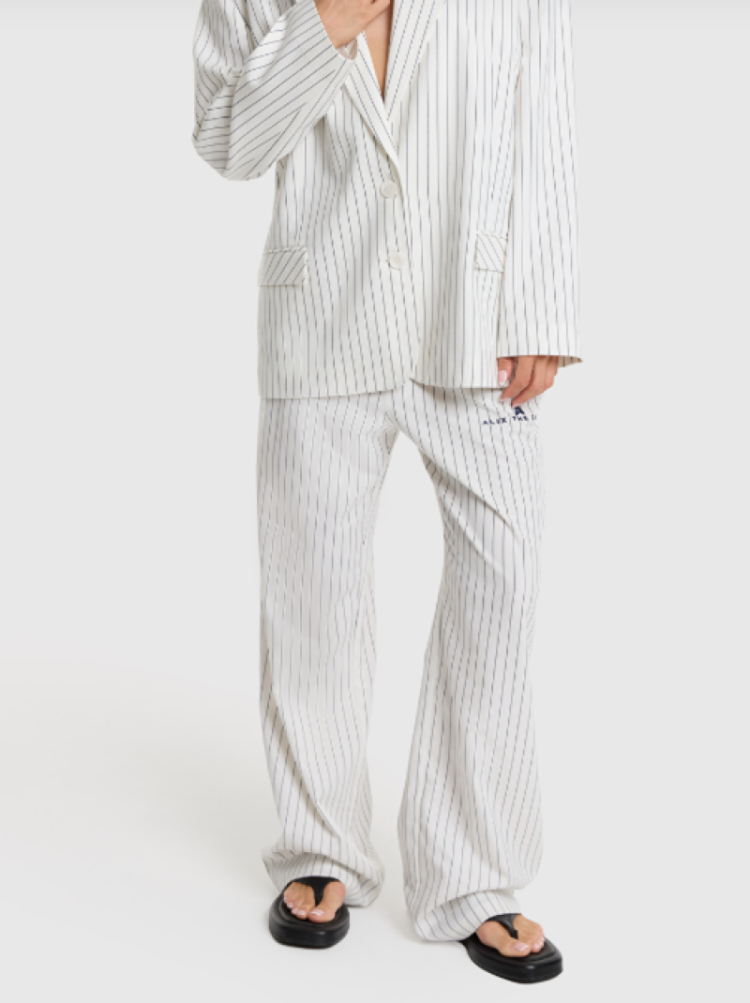  SOFT WHITE