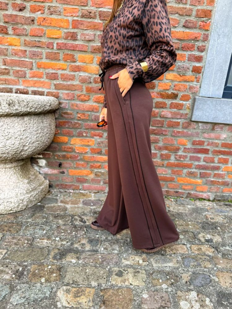  WARM BROWN