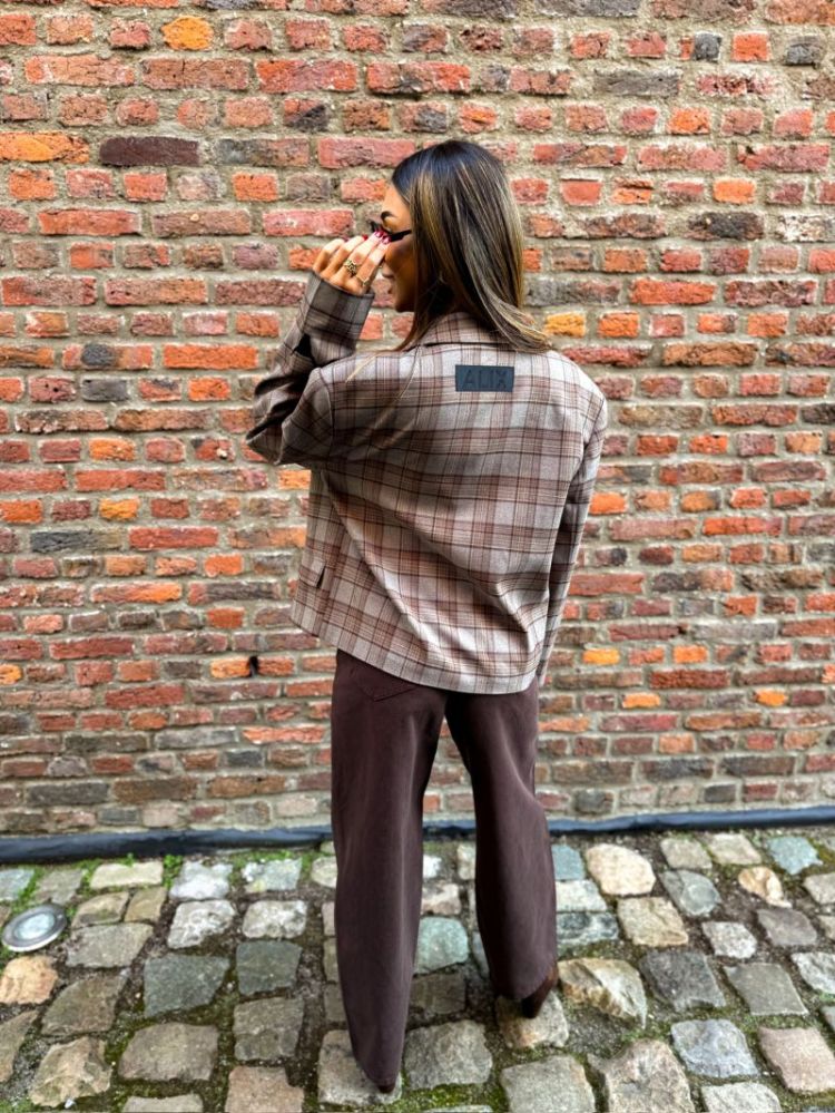  WARM BROWN