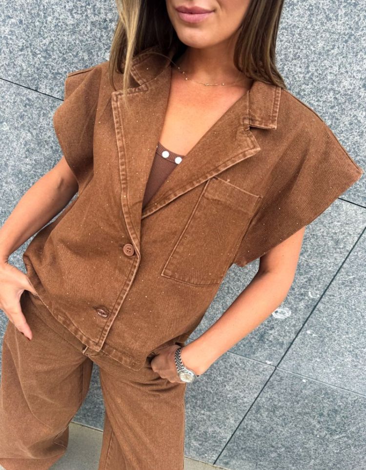 CHOC BROWN
