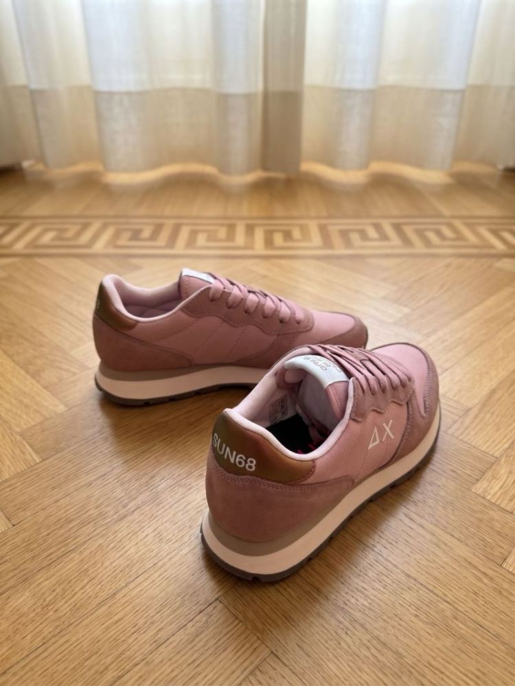  MAUVE 79