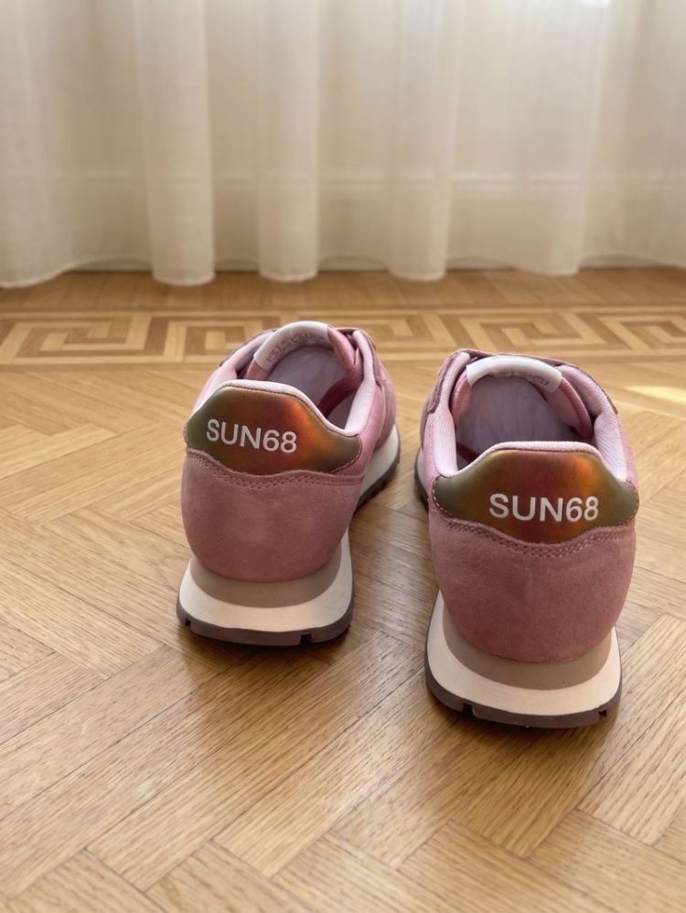  MAUVE 79
